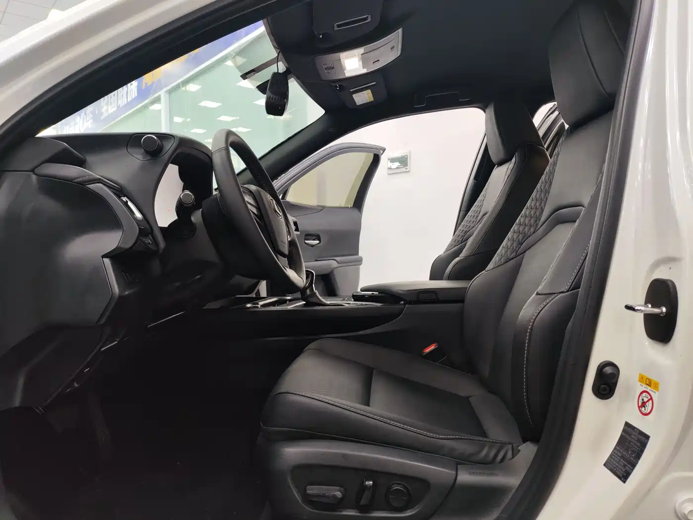 Lexus UX 2020 260h Explore Cool Edition China V фото 7