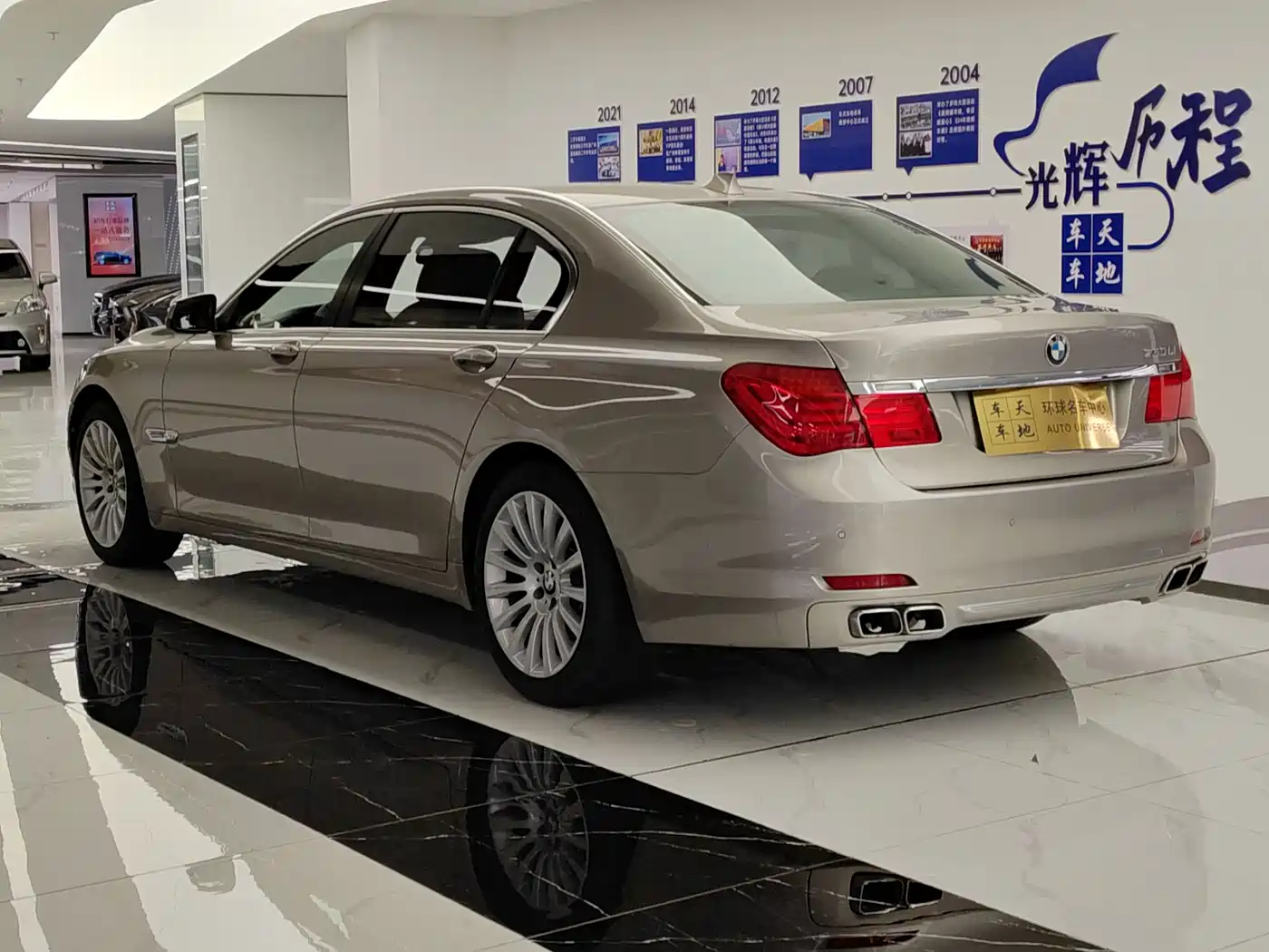 BMW 7 Series 2010 760Li фото 4