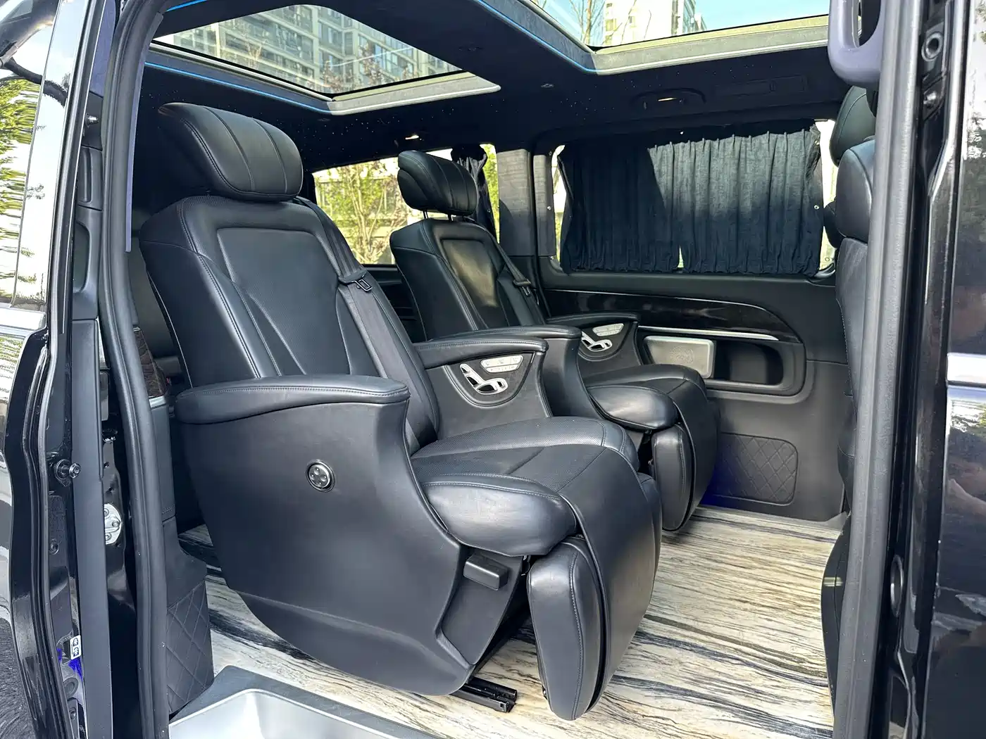 Mercedes-Benz V-Class 2018 V 260 L Premium Long Wheelbase Edition China VI фото 14