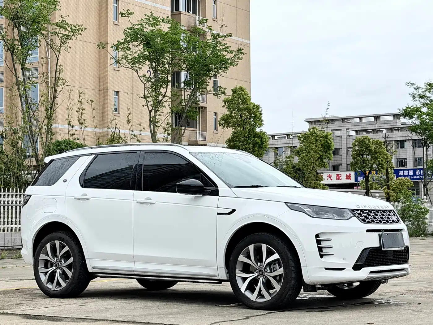 Land Rover Discovery Sport 2025 249PS Performance Tech Edition фото 3