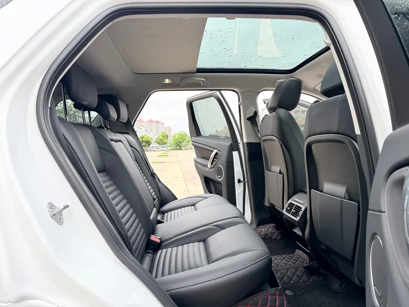 Land Rover Discovery Sport 2025 249PS Performance Tech Edition фото 7