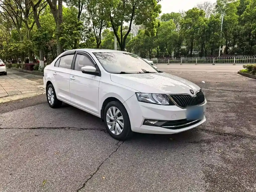 Škoda Rapid 2018 1.6L Manual Comfort Edition фото 4