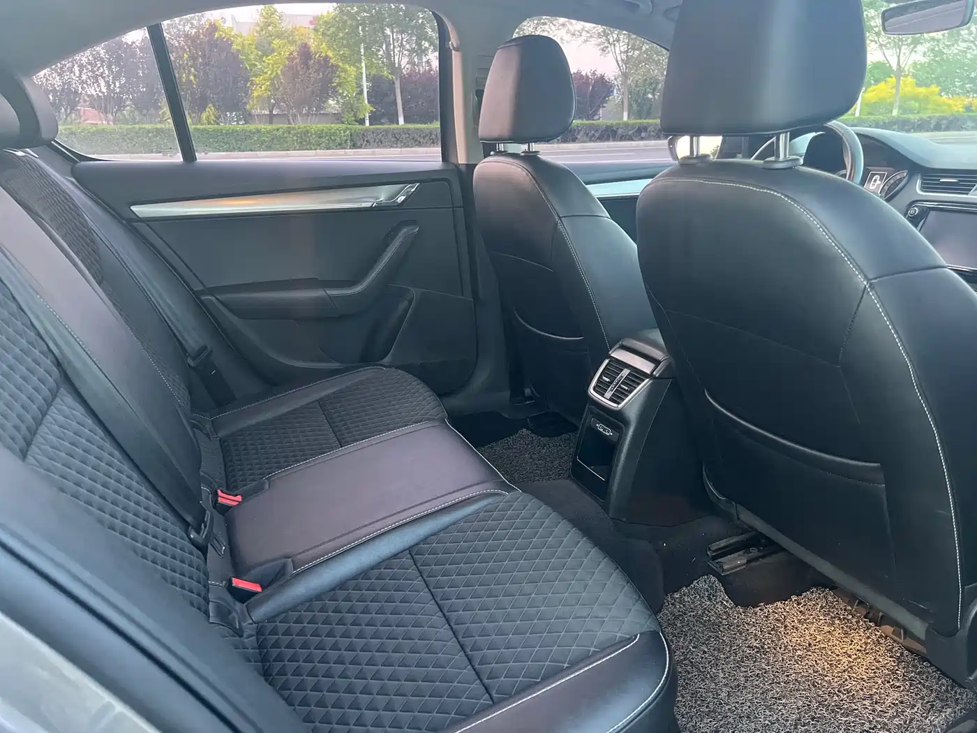 Škoda Octavia 2018 TSI230 DSG Luxury Edition фото 5