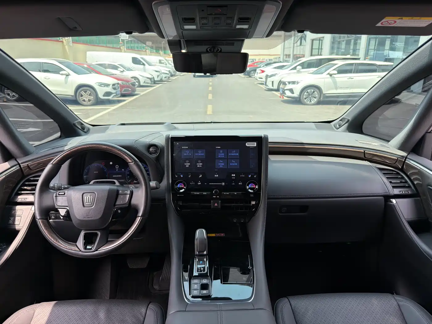 Toyota Vellfire 2024 Crown Hybrid 2.5L Executive Premium Edition фото 9