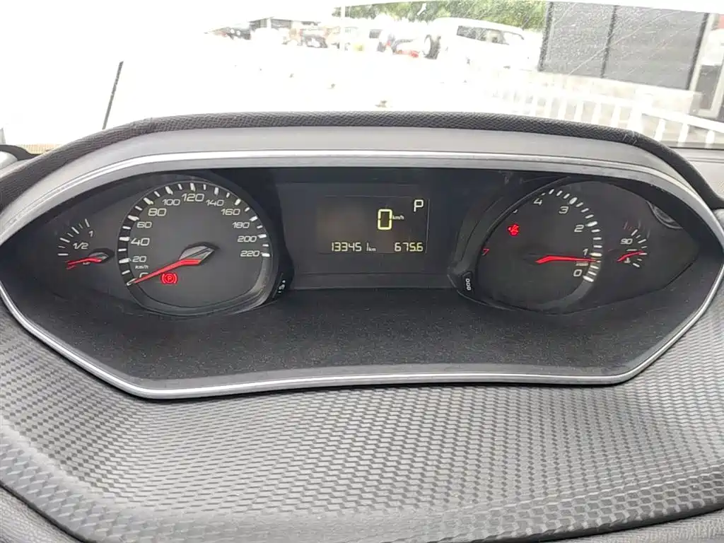 Peugeot 308 2016 1.6L Automatic Luxury фото 12
