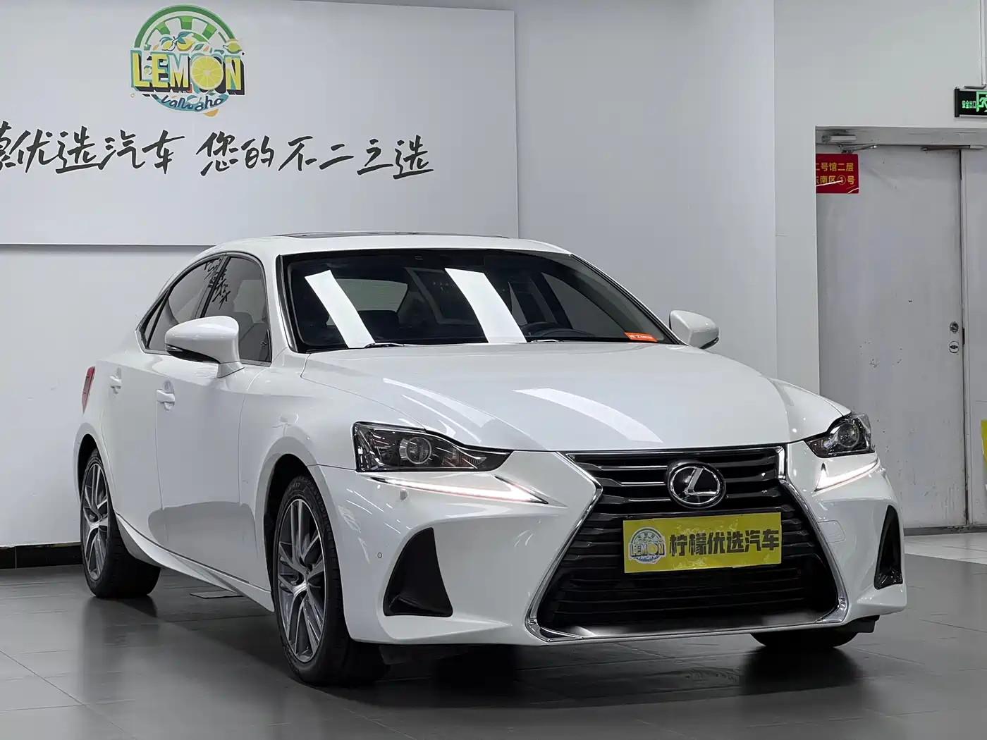 Lexus IS 2017 300 Leading Edition фото 3