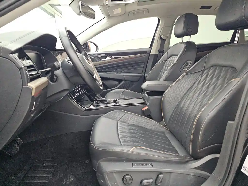 Фото 9 - Volkswagen Passat