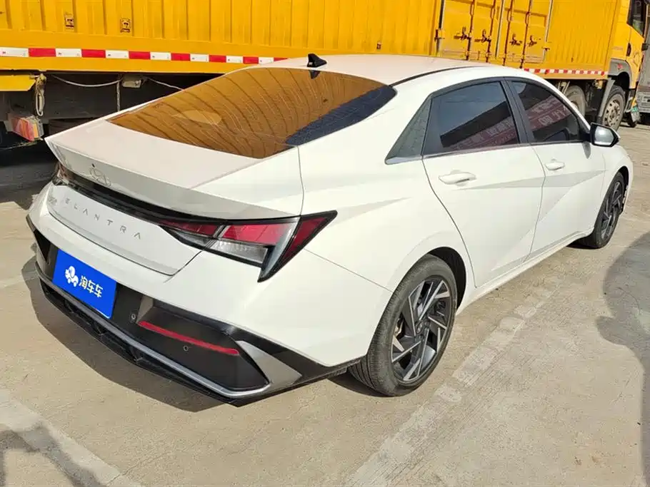 Hyundai Elantra 2023 1.5L CVT GLX Elite Edition фото 3