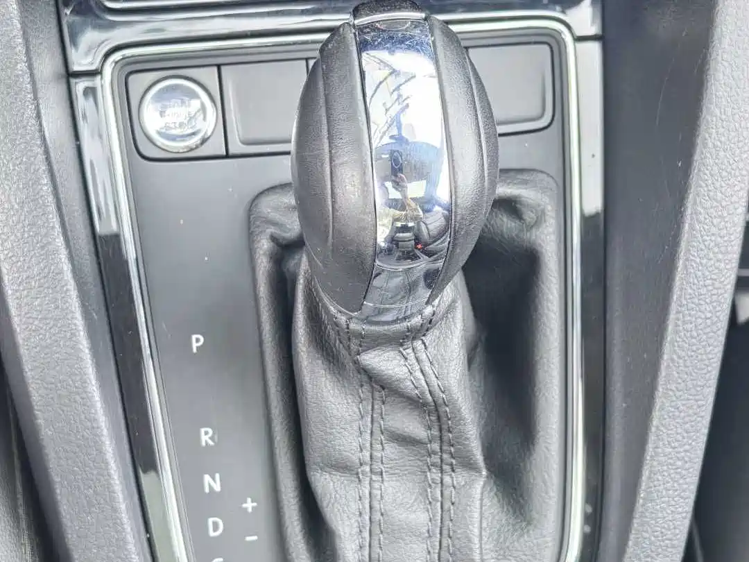 Volkswagen Sagitar 2018 1.6L Automatic Comfort фото 16