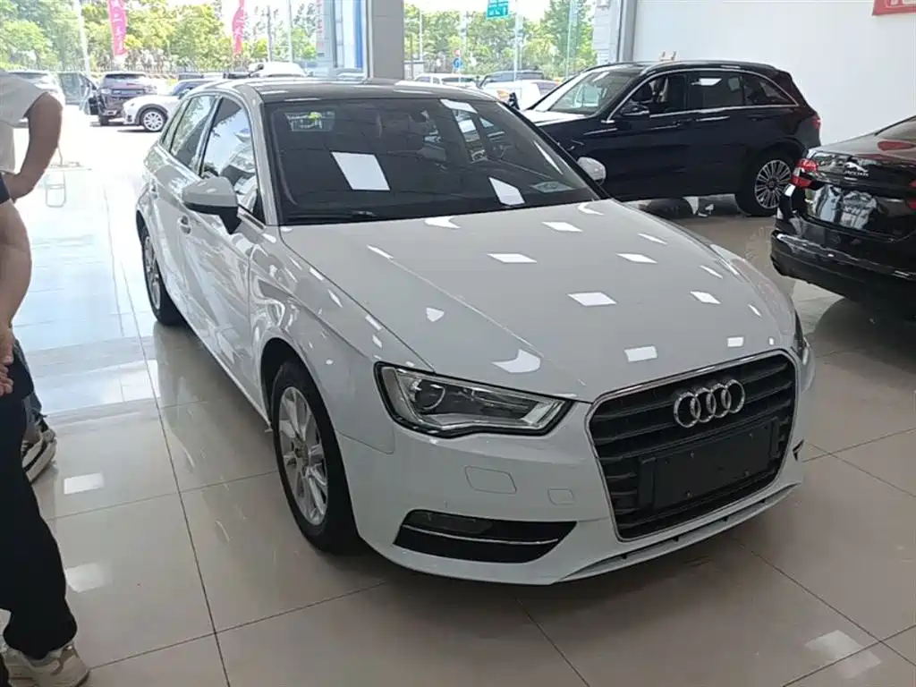 Audi A3 2016 Sportback 35 TFSI Leadership фото 4