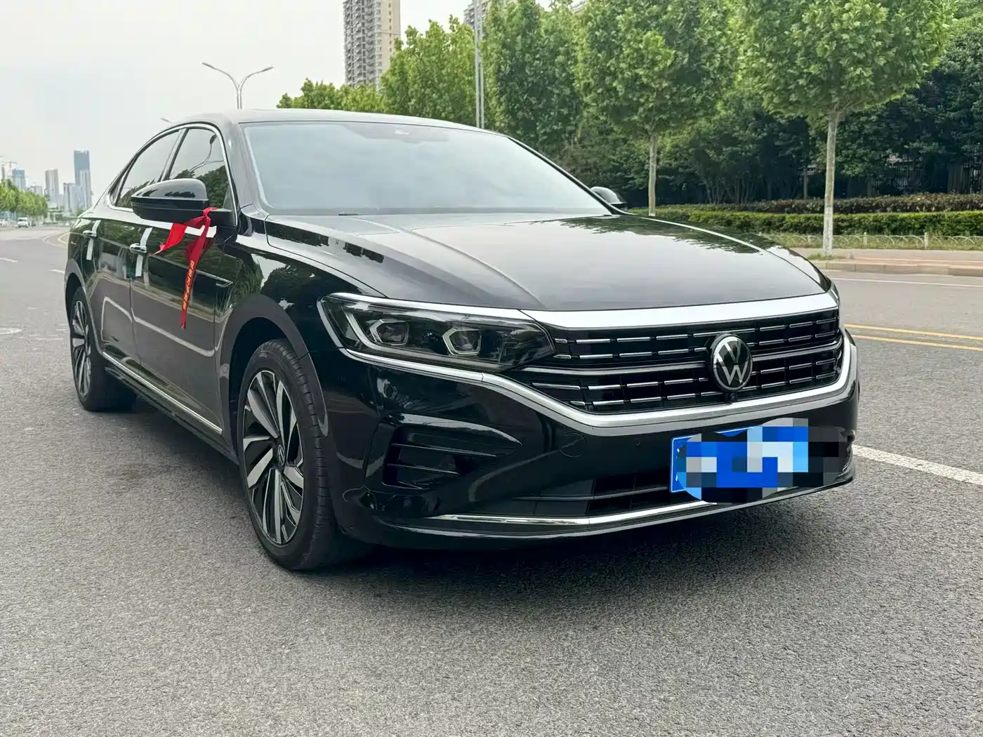 Volkswagen Passat 2023 Facelift 330TSI Luxury Edition фото 2