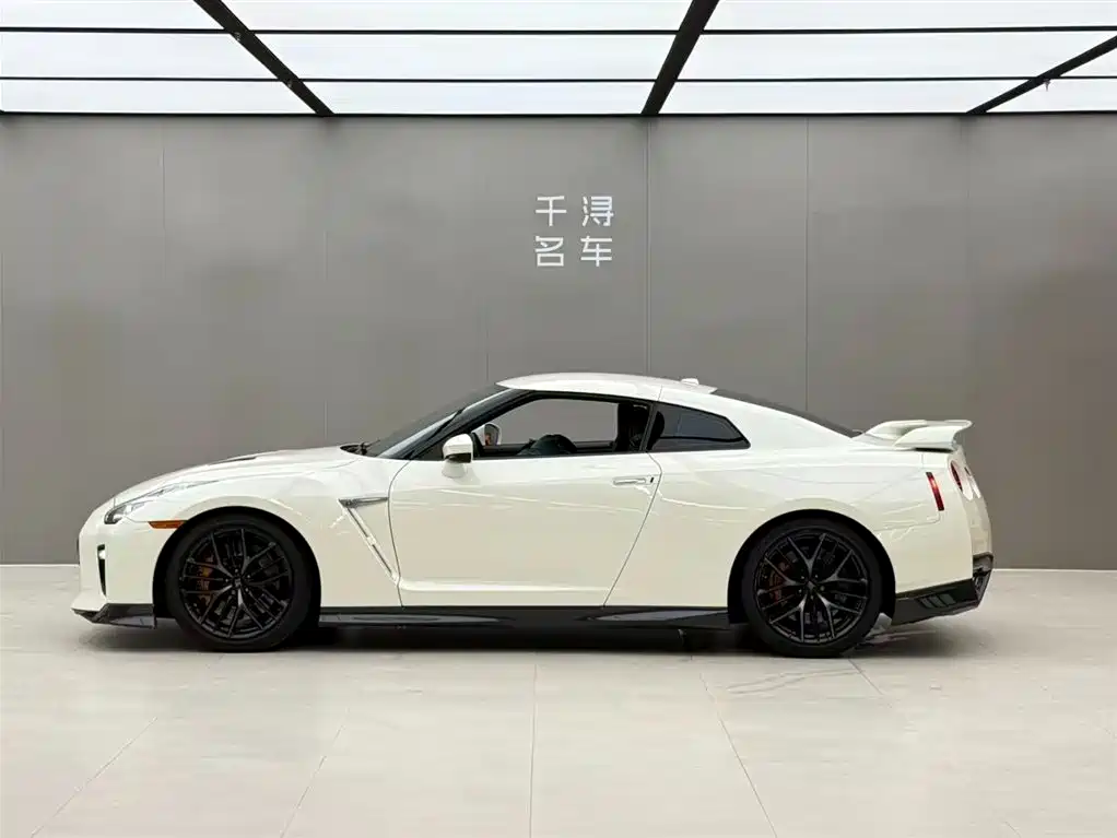 Nissan GT-R 2017 3.8T Flagship Edition фото 3