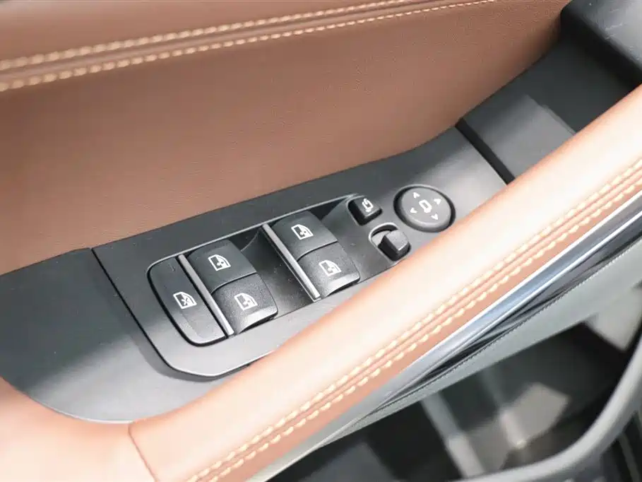 BMW X6 2023 xDrive40i M Sport Package фото 12