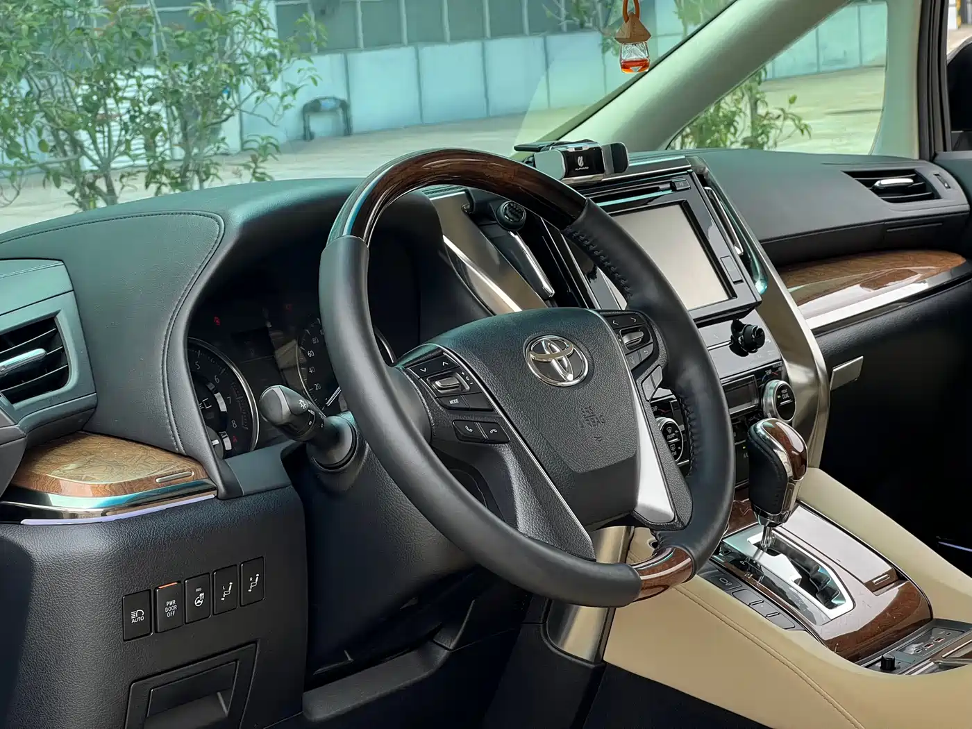 Toyota Alphard 2015 3.5L Premium Edition фото 14