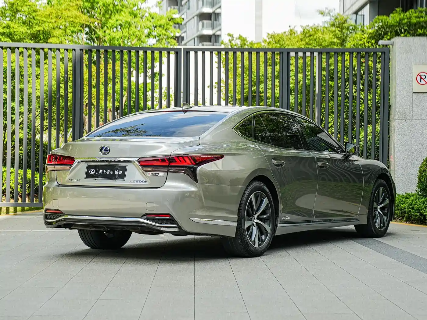 Lexus LS 2021 500h Excellence Edition фото 4