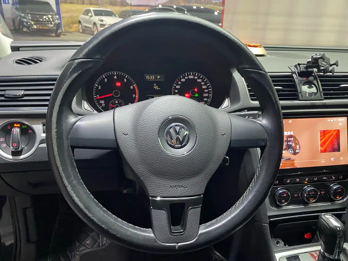 Volkswagen Passat 2014 1.8TSI DSG Luxury Edition фото 10