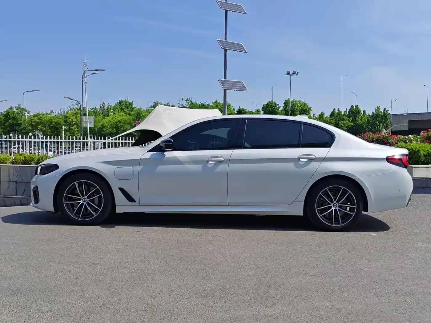 BMW 5 Series New Energy 2021 535Le M Sport Package фото 8
