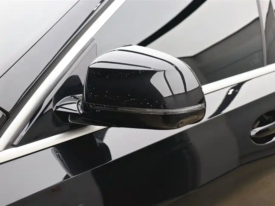 BMW X6 2023 xDrive40i M Sport Package фото 28