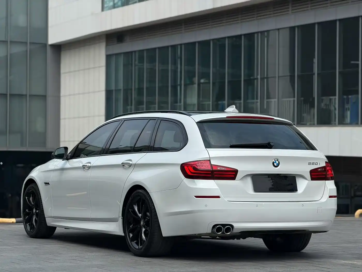BMW 5 Series (Import) 2014 520i Touring фото 9