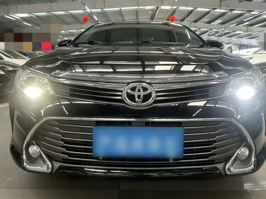 Toyota Camry 2015 2.0G Leading Edition фото 25