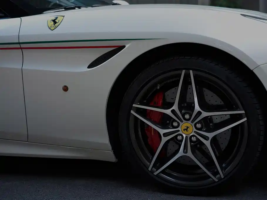 Ferrari California T 2016 2015 3.9T Standard