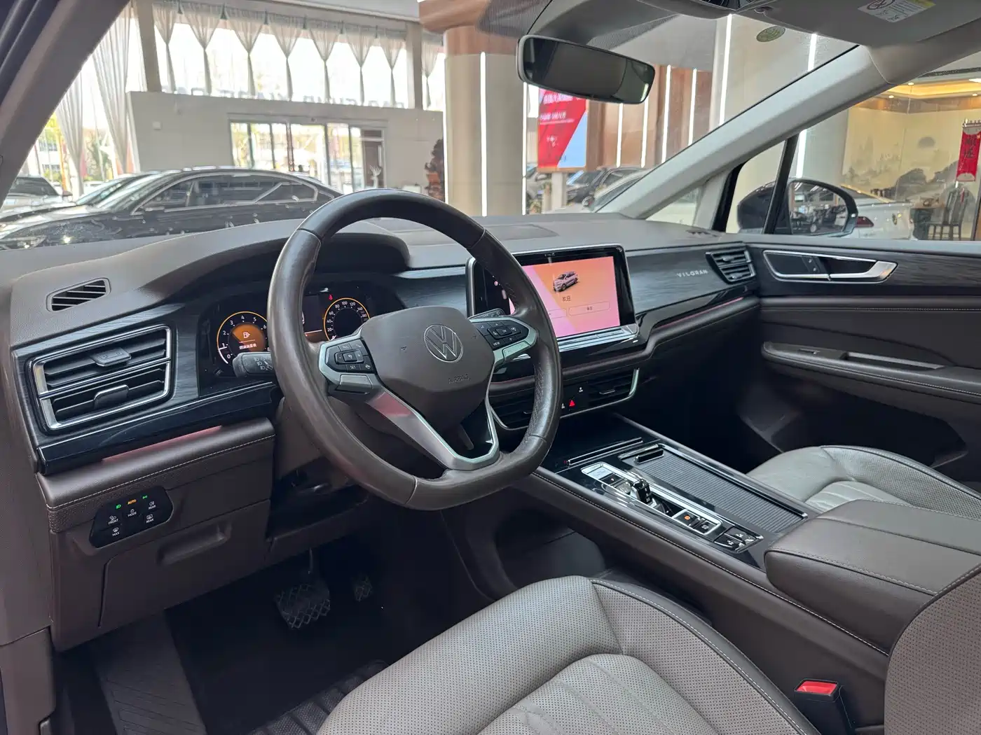 Volkswagen Viloran 2022 330TSI Luxury Edition фото 13