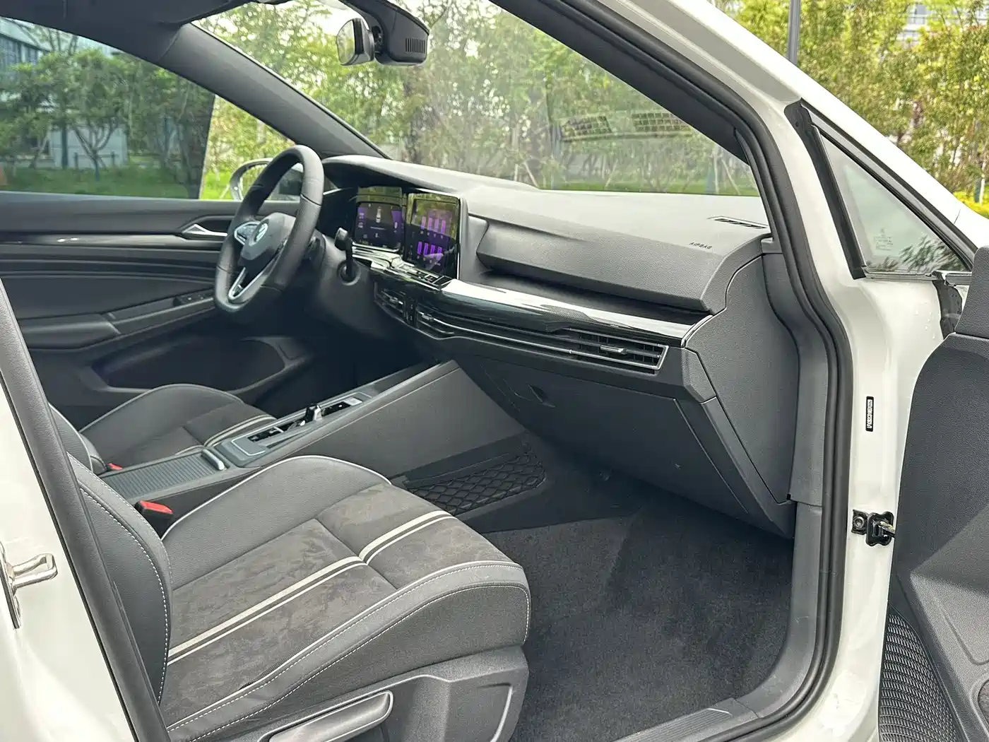 Volkswagen Golf 2023 280TSI DSG R-Line Lite фото 9