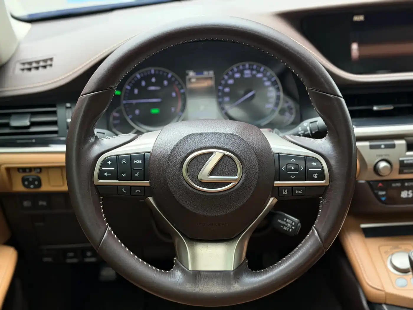Lexus ES 2015 300h Comfort Edition фото 13