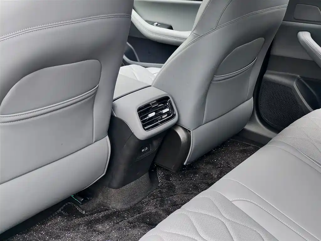Geely Galaxy Galaxy A7 2025 EM-i 70km Luxury Edition фото 9
