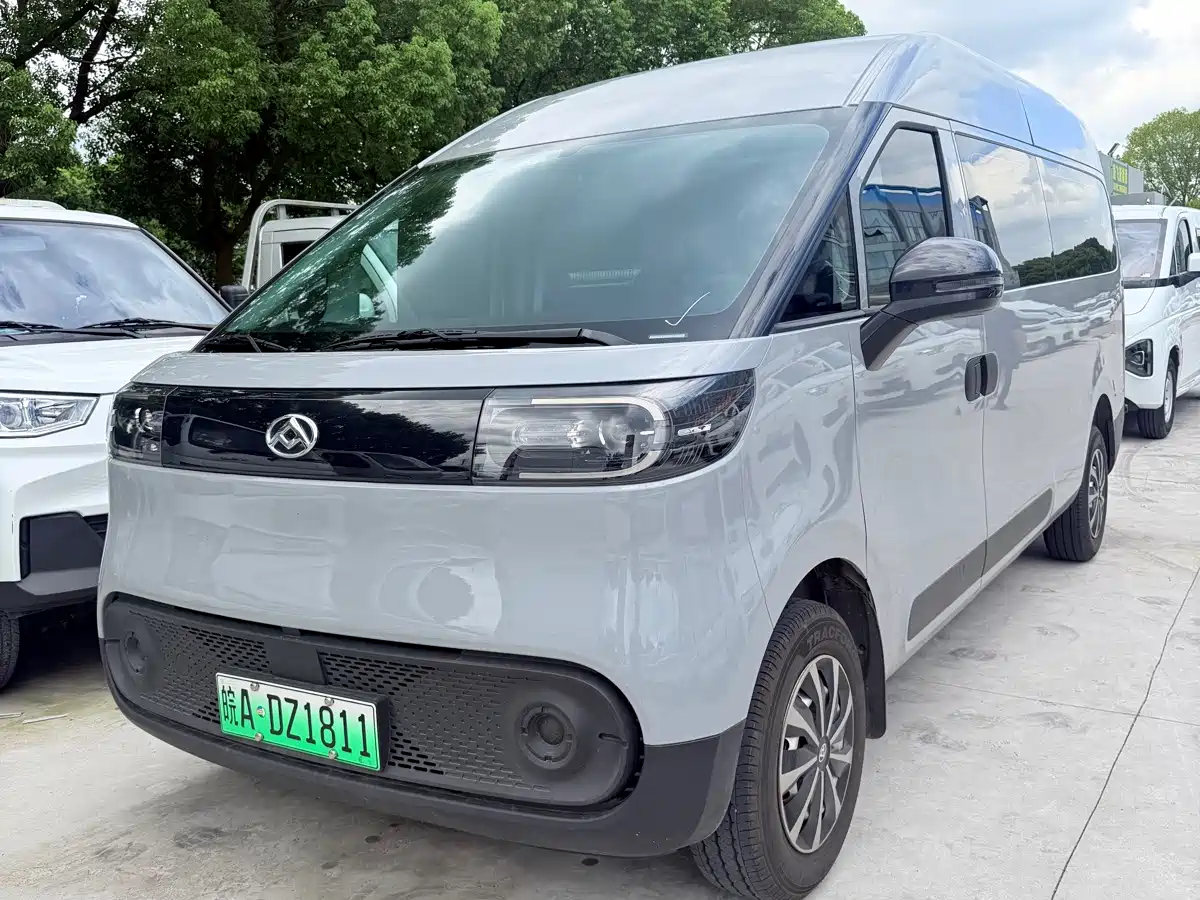 SAIC Maxus Dana V1 2026 2025 Model V1+ Long Wheelbase High Roof Multi-Purpose Edition (62kWh)