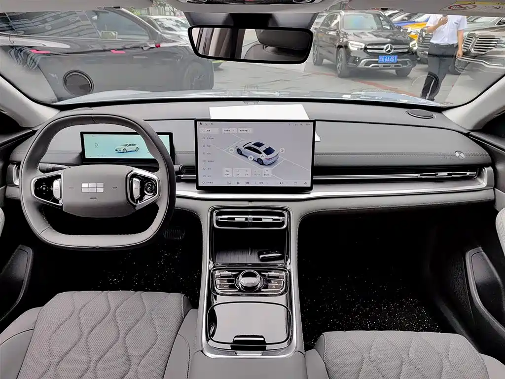 Geely Galaxy Galaxy A7 2025 EM-i 70km Luxury Edition фото 10