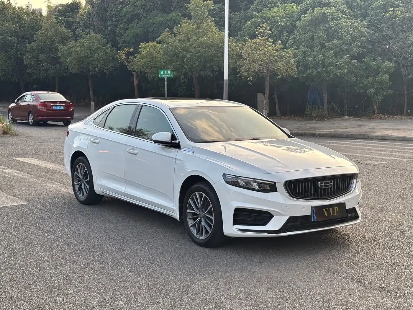 Фото 3 - Geely Preface