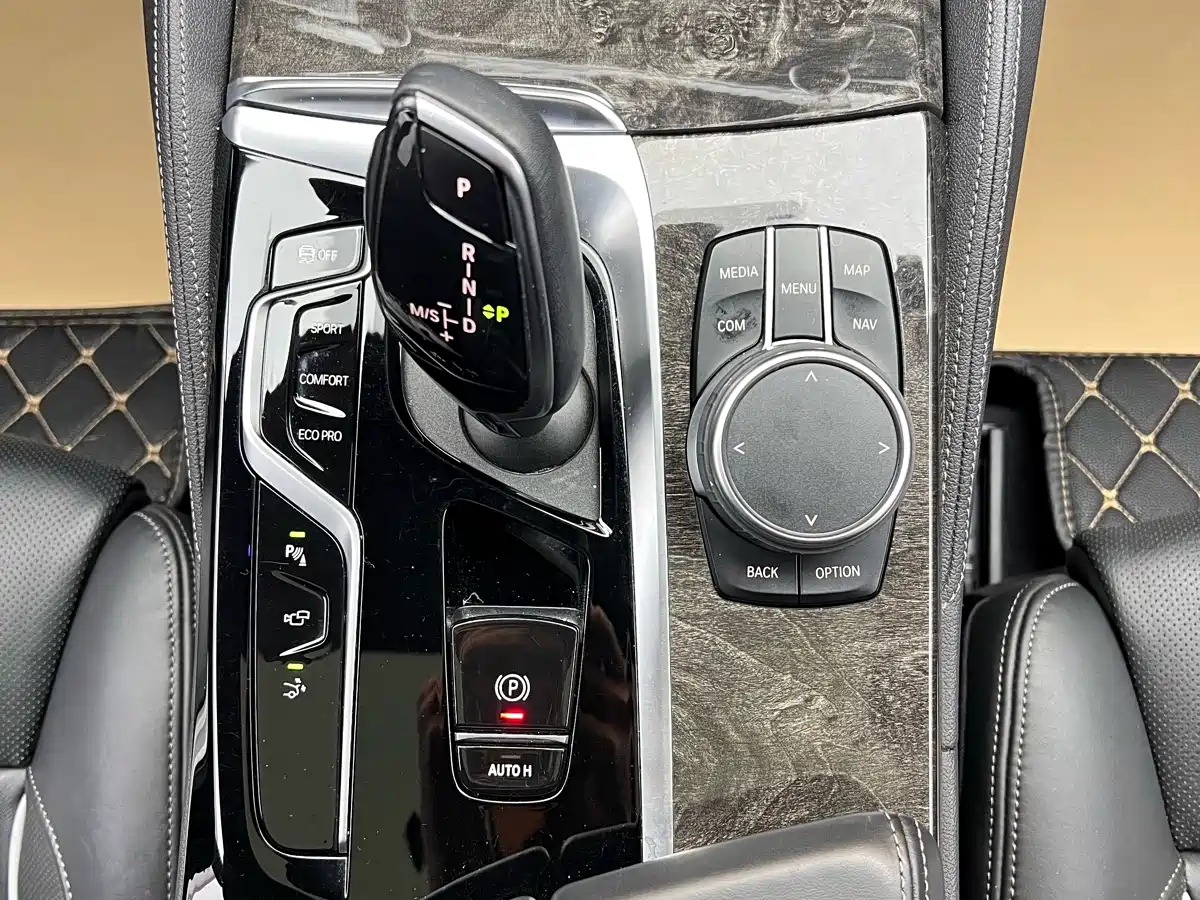 BMW 6 Series GT 2021 630i M Sport Grand Tourer Edition фото 30