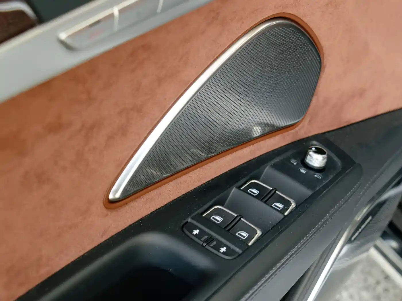 Audi A8 2012 A8L 6.3 FSI W12 quattro фото 9