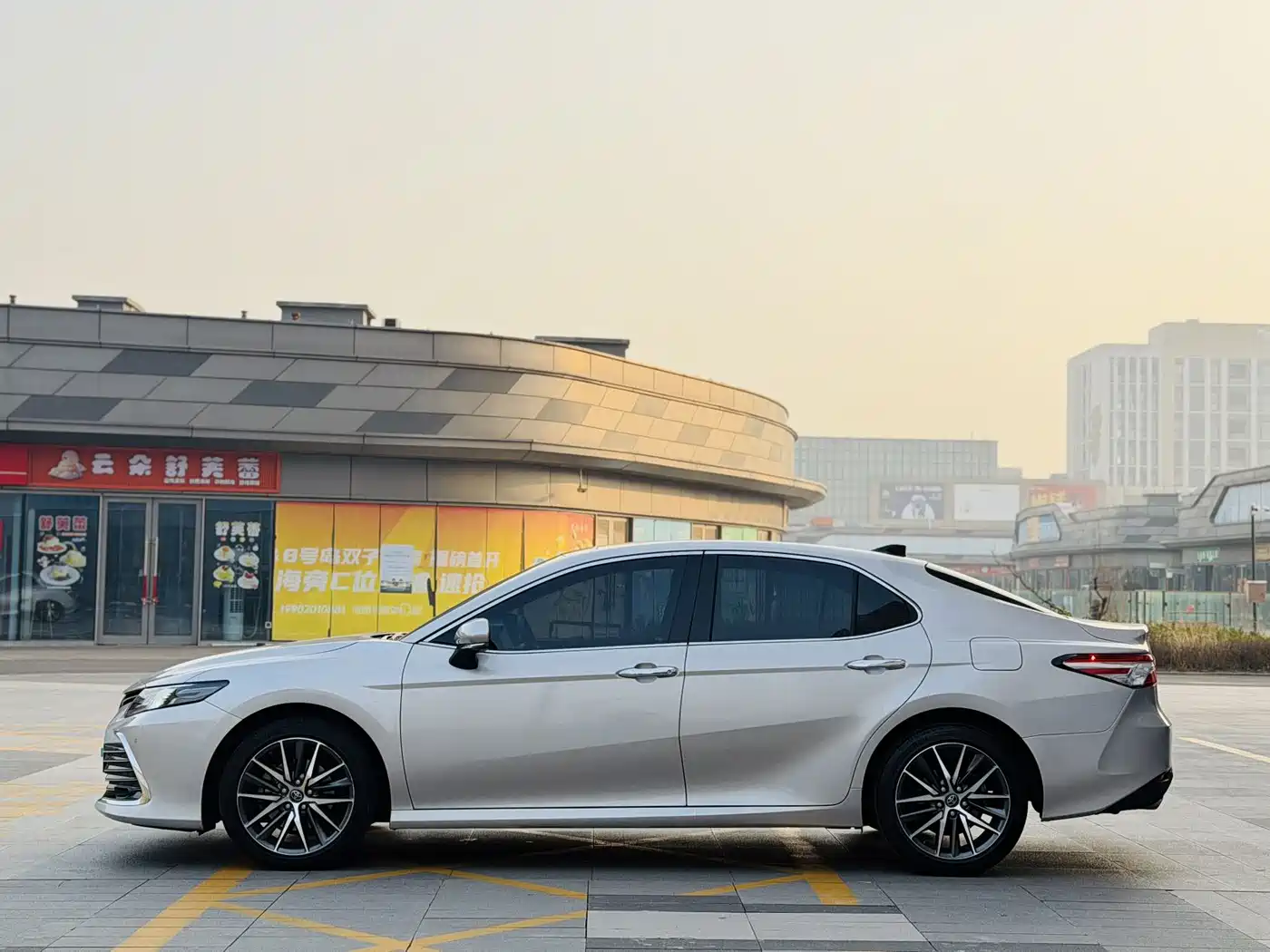 Toyota Camry 2021 2.5G Luxury Edition фото 3
