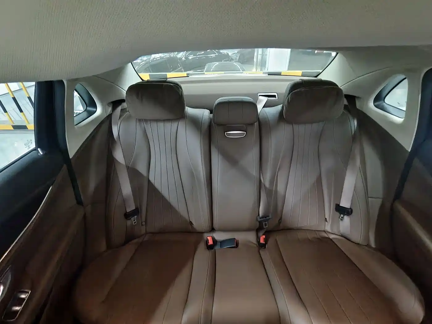 Mercedes-Benz E-Class New Energy 2022 E 350 e L Plug-in Hybrid Sedan фото 10