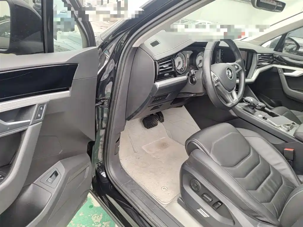 Volkswagen Touareg 2019 2.0TSI Pilot Edition China VI фото 23