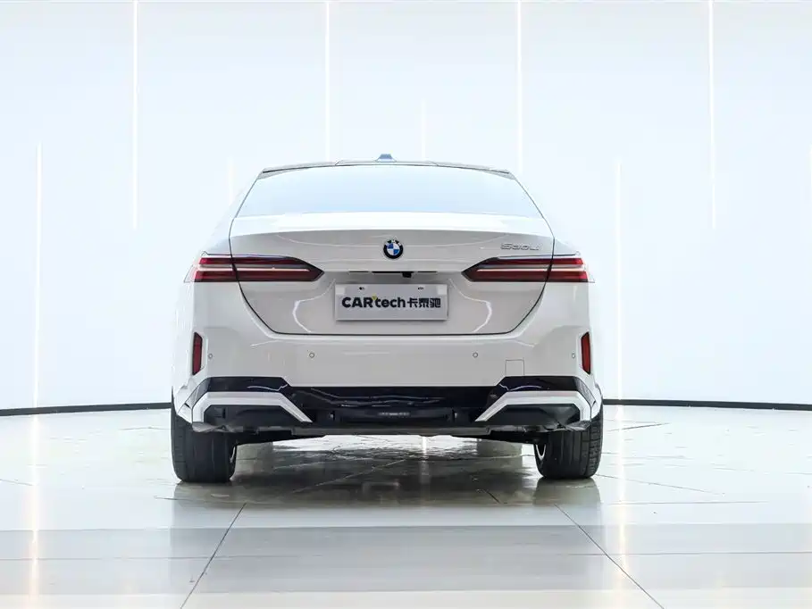 BMW 5 Series 2024 530Li Leading M Sport Package фото 6