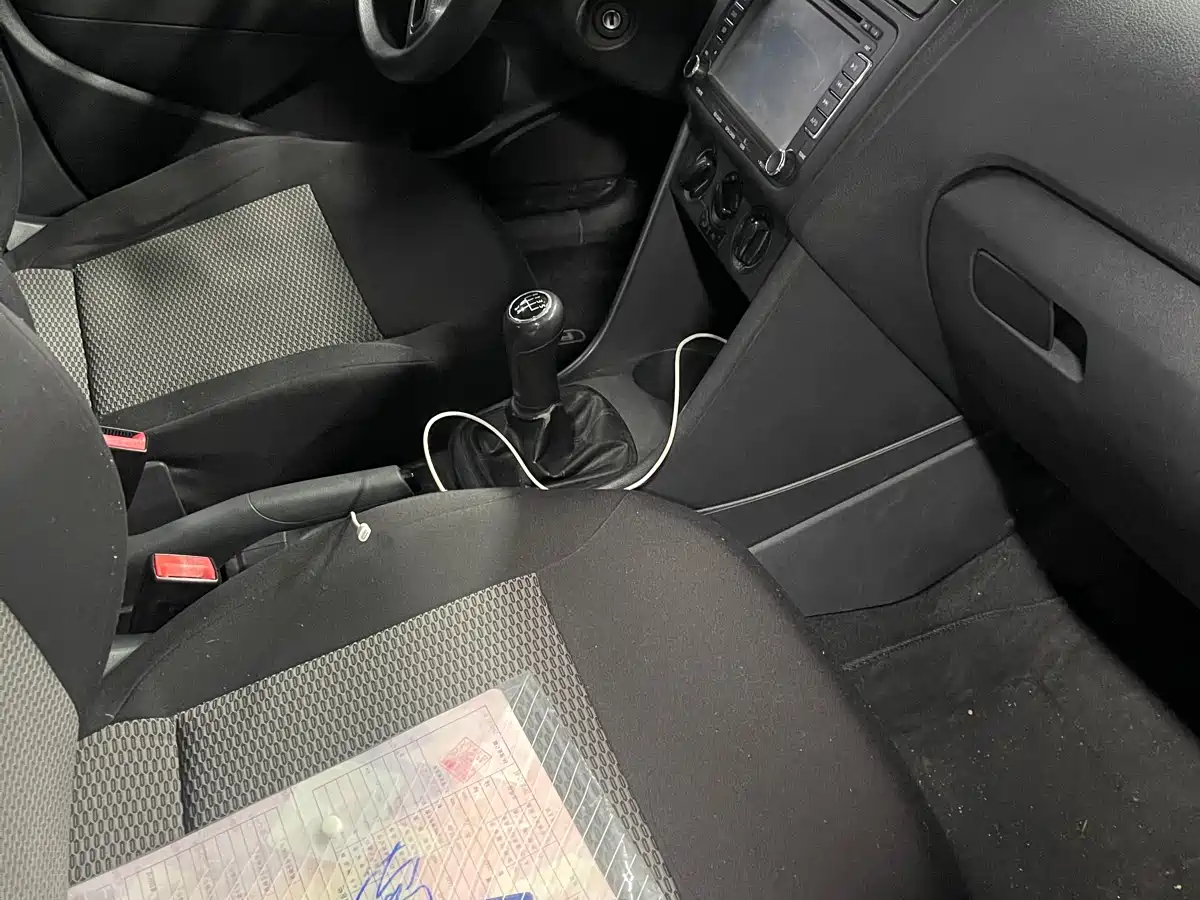 Volkswagen Polo 2013 1.4L Manual Comfort Edition фото 6