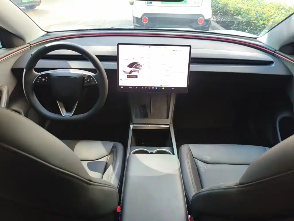 Фото 6 - Tesla Model 3