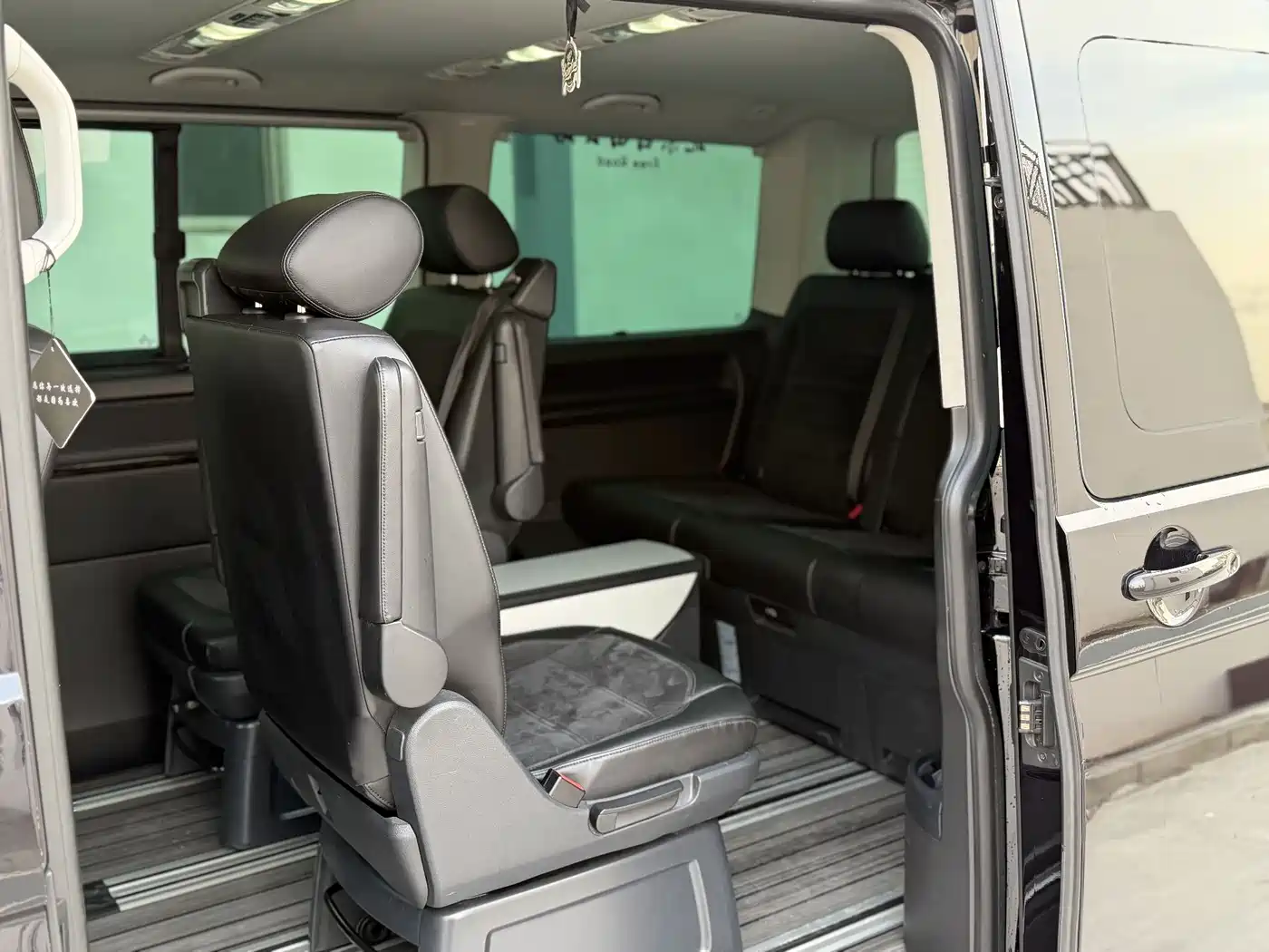 Volkswagen Multivan 2018 2.0TSI 4WD Premium Edition 7-Seater фото 6