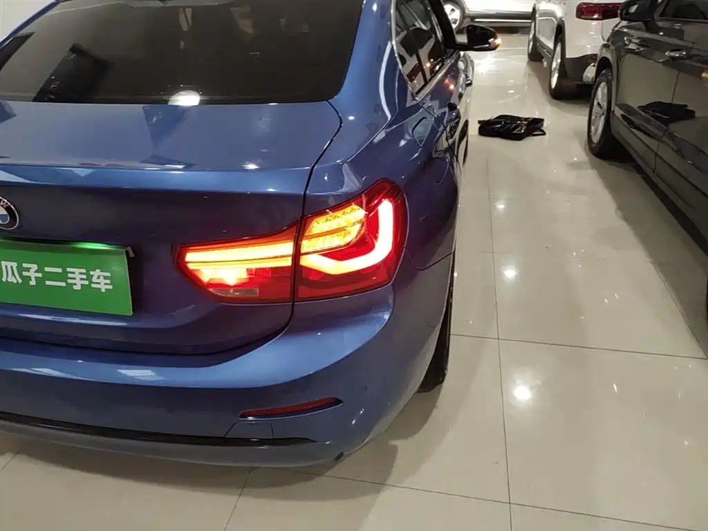 BMW 1 Series 2018 118i Sport Edition фото 8