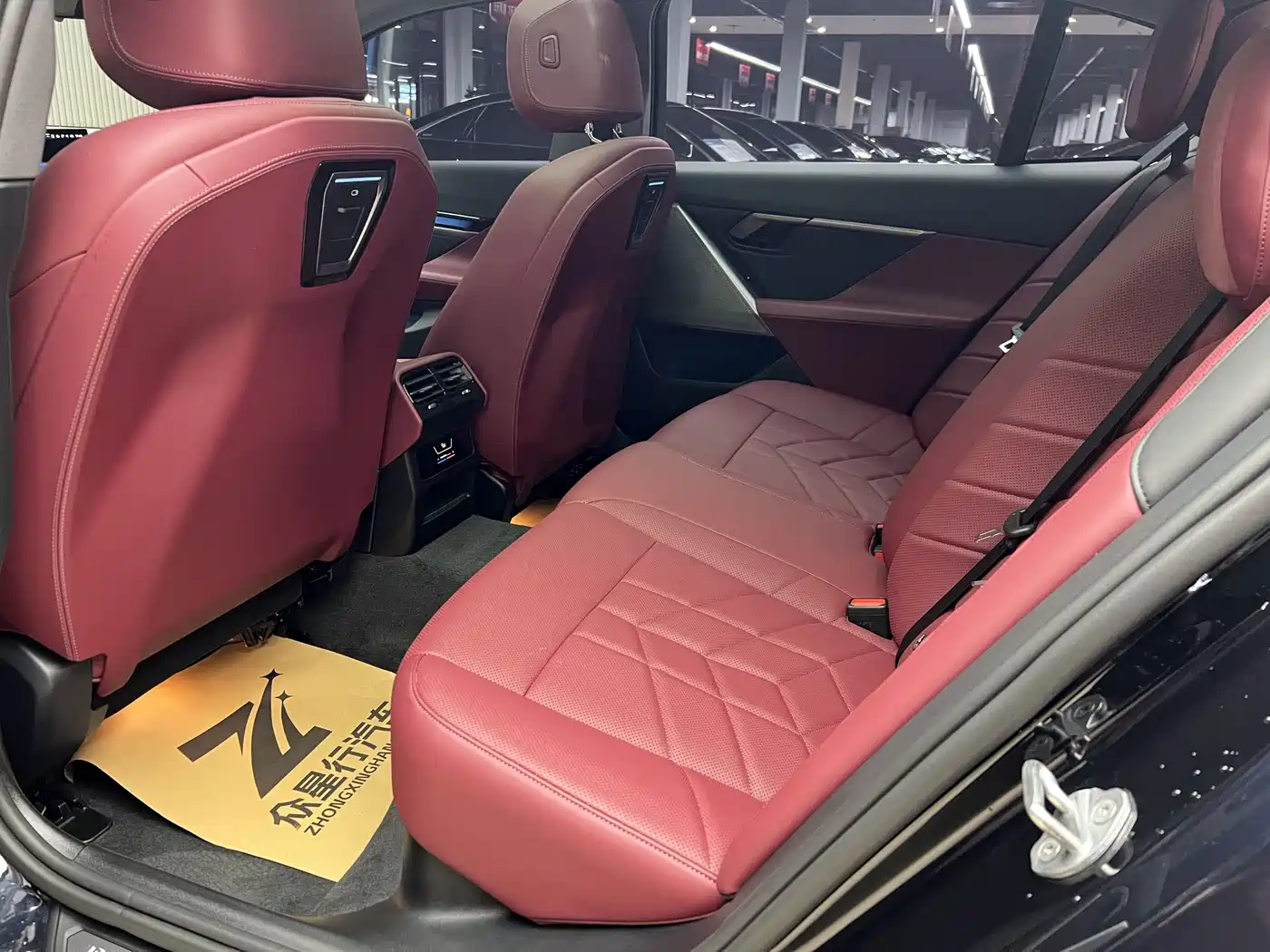BMW i5 2024 eDrive 35L Premium Luxury Package фото 17