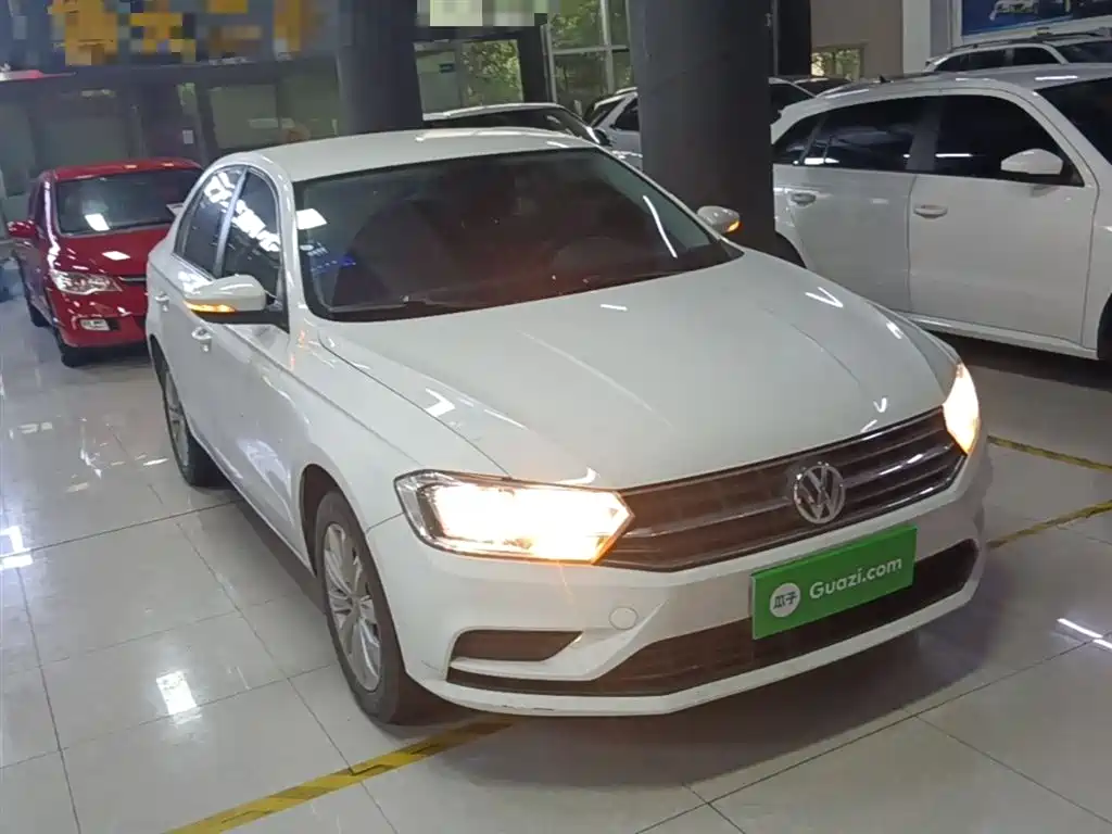 VOLKSWAGEN BORA
