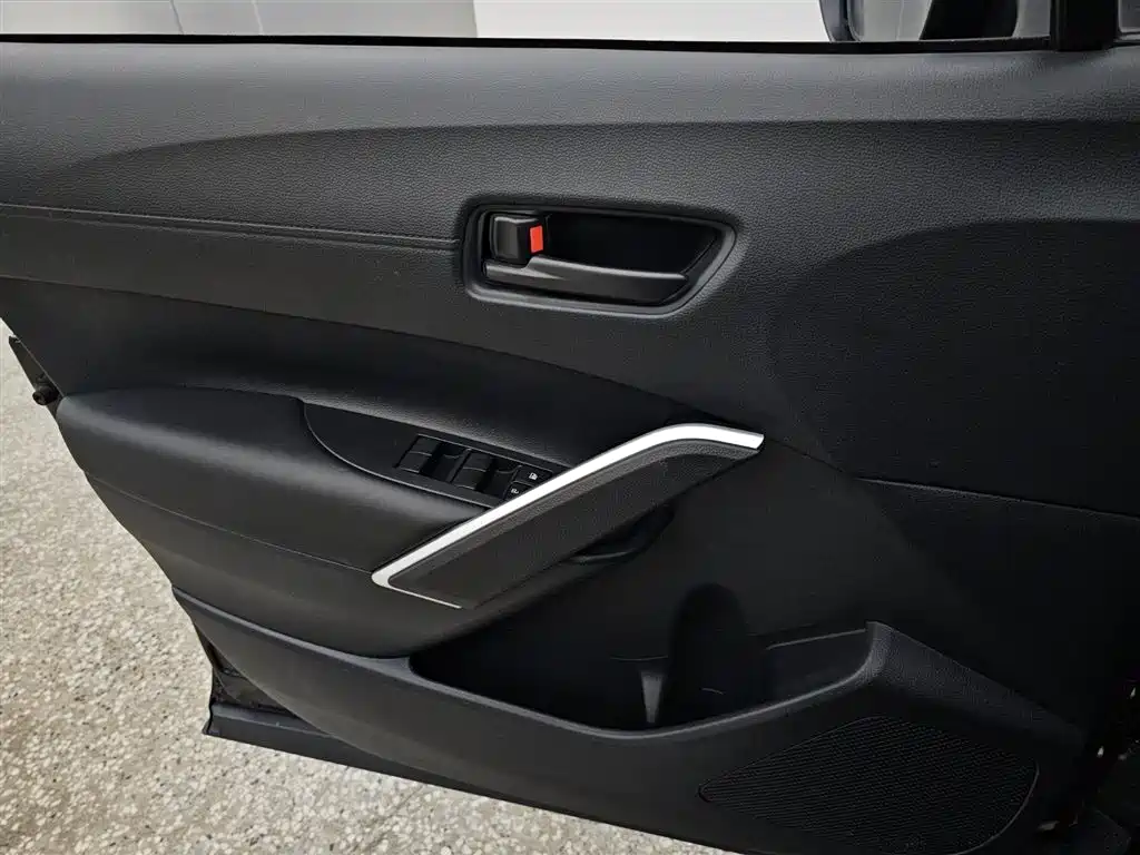 Toyota Corolla Cross 2023 2.0L Elite Edition фото 8