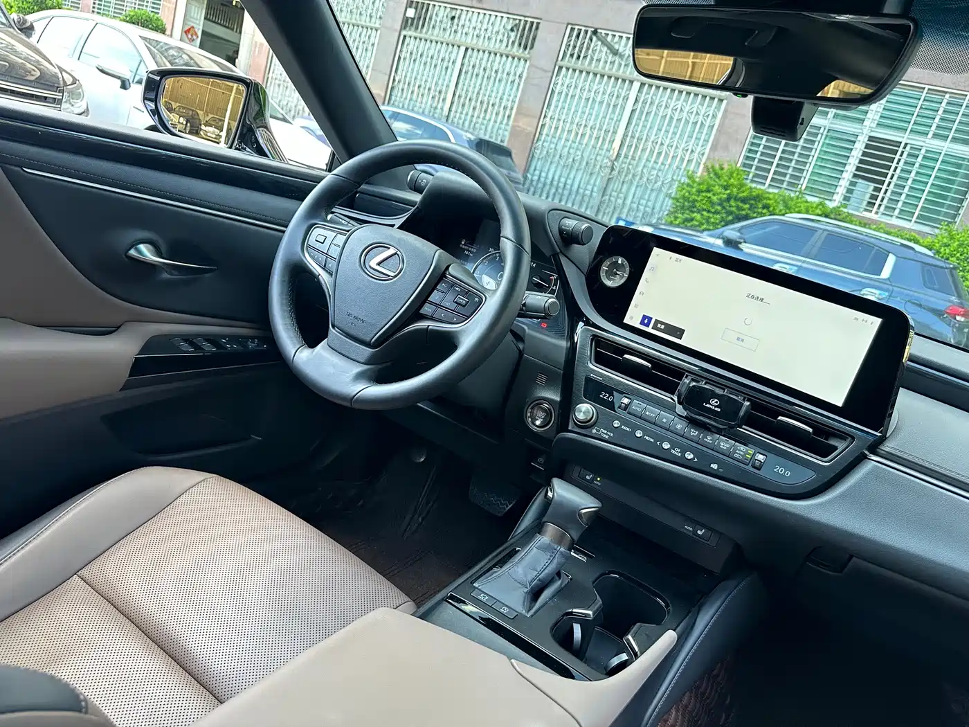 Lexus ES 2023 200 Excellence Edition фото 9