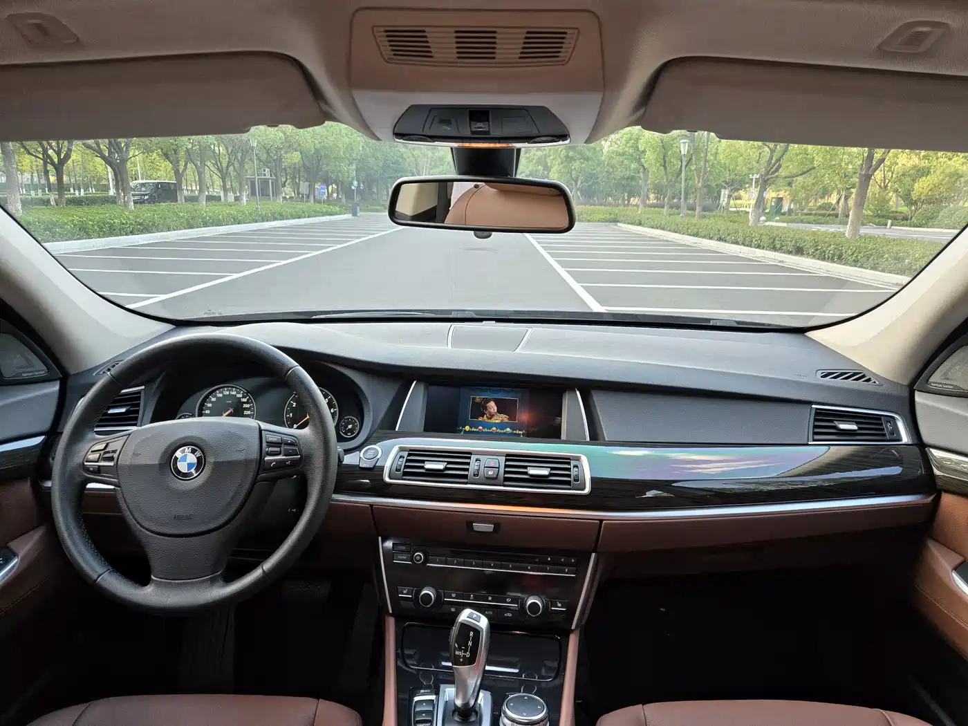 BMW 5 Series GT 2015 528i Leading фото 9