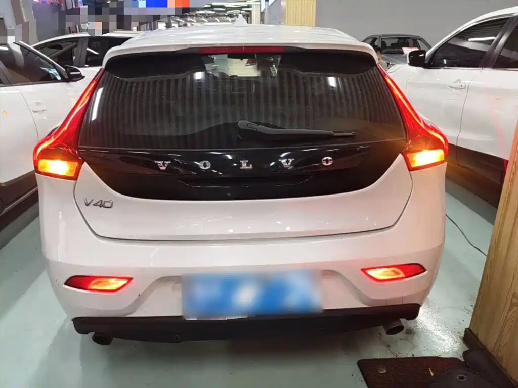 Фото 6 - Volvo V40