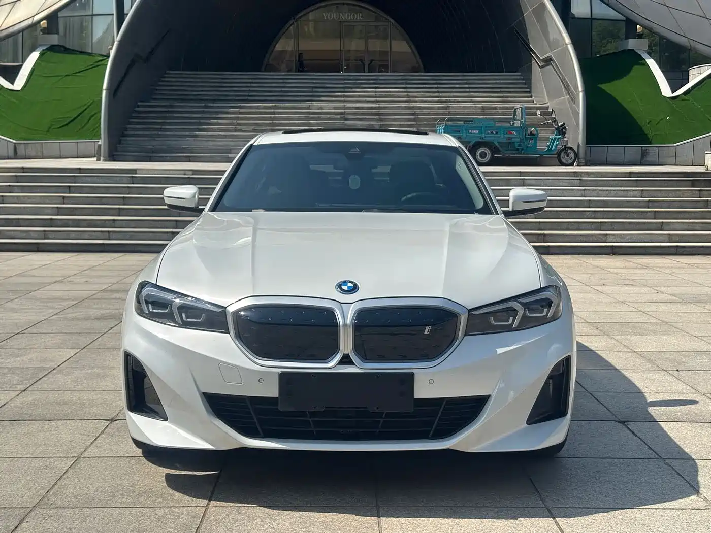 BMW i3 2022 eDrive 35 L фото 2