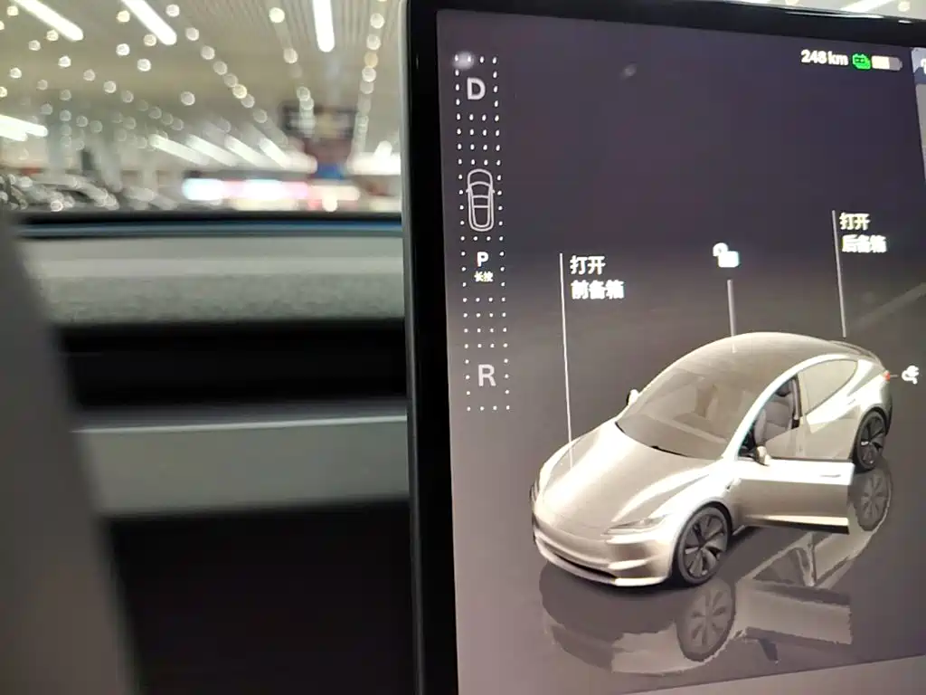 Фото 14 - Tesla Model 3